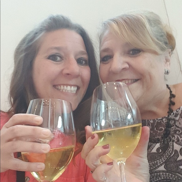 Meet your Posher, Amanda - Picture 1 of 1